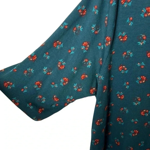 Super Soft by Torrid, jersey knit V- Neck,tunic. Short sleeves, floral,comfy NWT - Picture 3 of 9